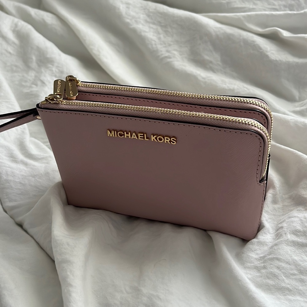 Michael Kors Mauve Wristlet purse